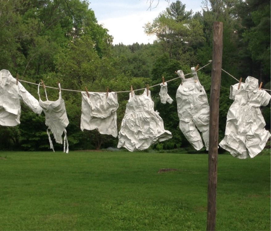 Photo of laundry line sculpture by Suzanne Heilmann